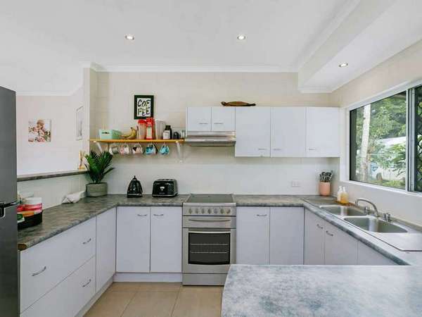 9 Damson Drive, Redlynch - Thumbnail 3
