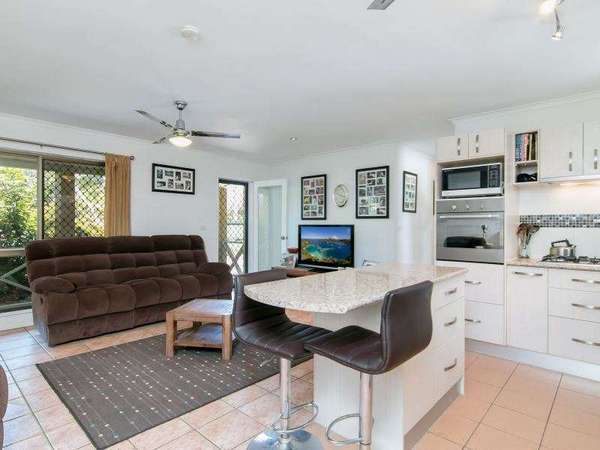 18 Oleander Street, Holloways Beach - Thumbnail 3