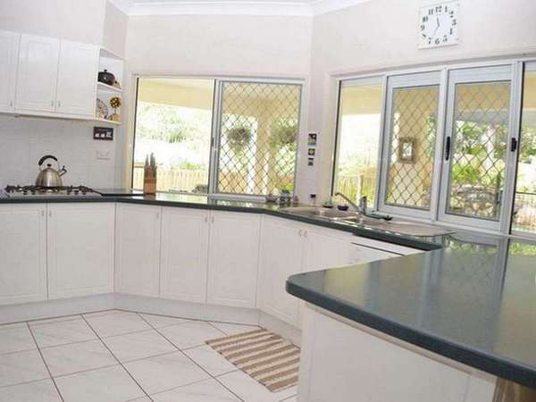 60 Eugenia Crescent, Redlynch - Thumbnail 2