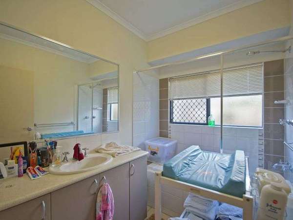 40 Slipper Street, Edmonton - Thumbnail 3