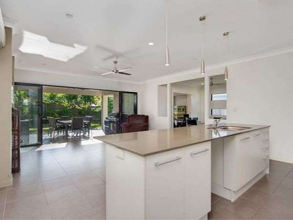 10 Heritage Street South, Redlynch - Thumbnail 8