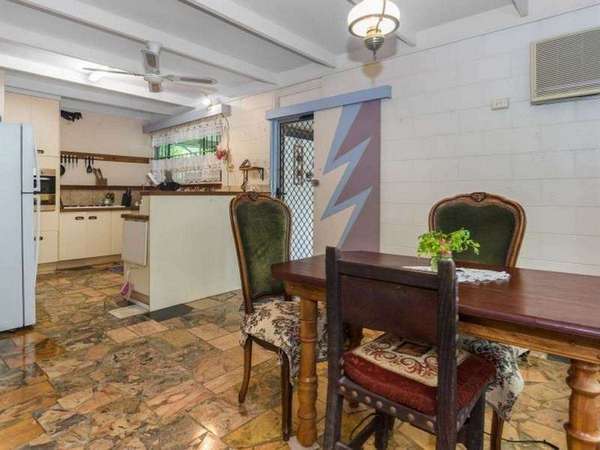 25 Maple Street, Holloways Beach - Thumbnail 2