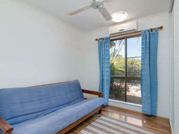 18 Oleander Street, Holloways Beach - Thumbnail 4