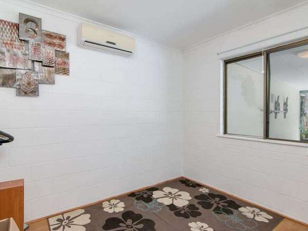 18 Oleander Street, Holloways Beach - Thumbnail 5