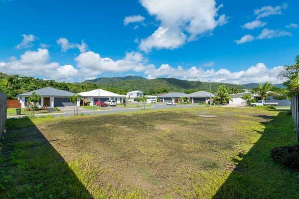 94 Seaways Street, Trinity Beach - Thumbnail 2