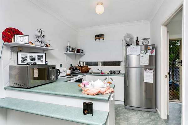 17 Fairley Street, Redlynch - Thumbnail 2