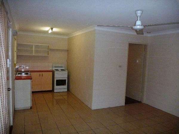 30 Creedy Street, Westcourt - Thumbnail 2