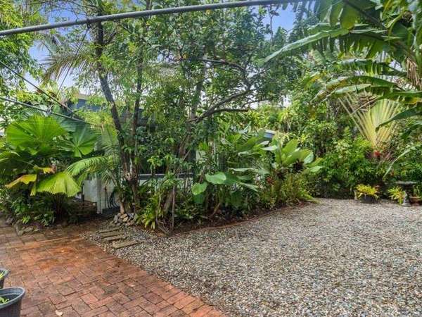 25 Maple Street, Holloways Beach - Thumbnail 5