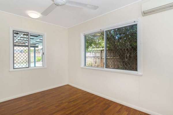 3 Mimosa Street, Holloways Beach - Thumbnail 8