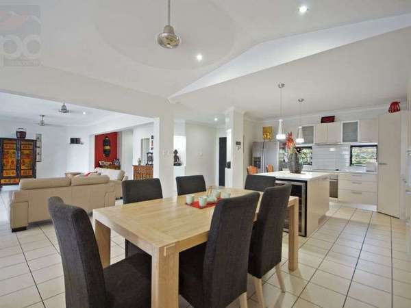 38 Gavin Hamilton Close, Redlynch - Thumbnail 2