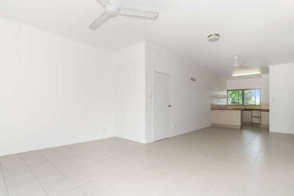 4/21-31 Poinciana Street, Holloways Beach - Thumbnail 2