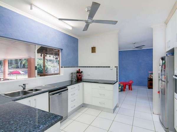 13 Ethel Close, Redlynch - Thumbnail 3