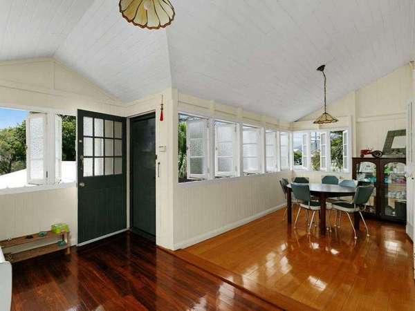 22 Joan St, Bungalow - Thumbnail 2