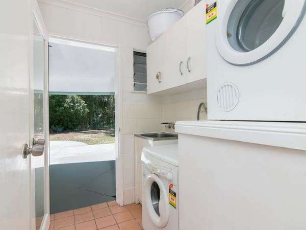 18 Oleander Street, Holloways Beach - Thumbnail 8