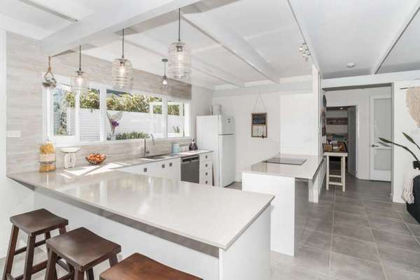 3 Gerbera Street, Holloways Beach - Thumbnail 4