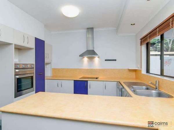 37 Impey, Caravonica - Thumbnail 2
