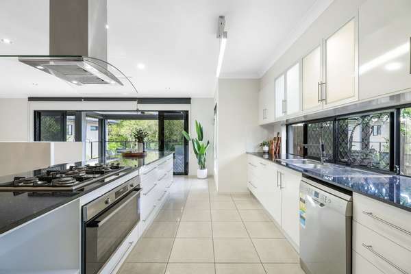 15 Buckinghamia Close, Redlynch - Thumbnail 4