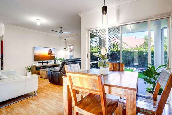 15 Village Terrace, Redlynch - Thumbnail 2