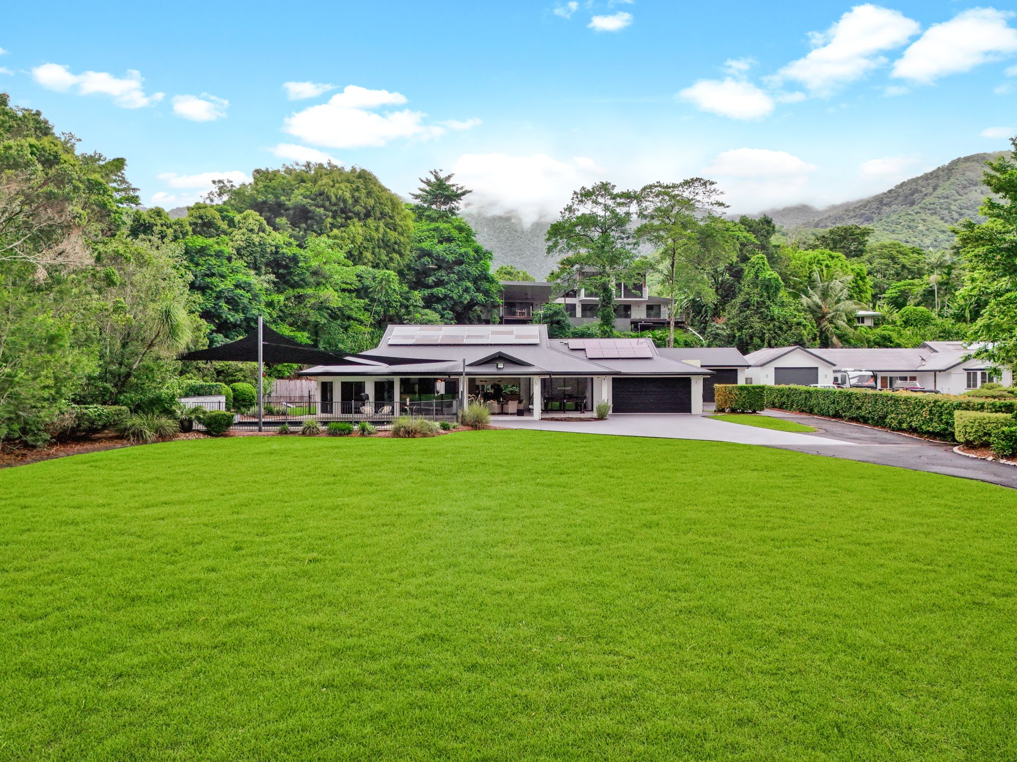 56-58 The Rocks Rd, Redlynch - Thumbnail 2
