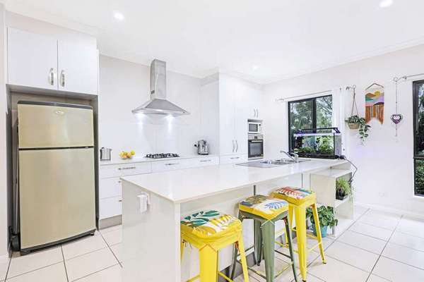 25 Goldberg Close, White Rock - Thumbnail 3