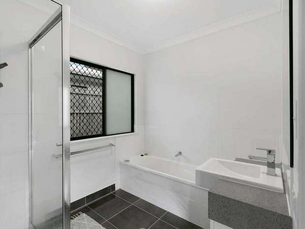 12 Tyenna Close, Bentley Park - Thumbnail 7