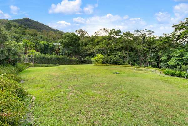 10-12 Esterina Close, Redlynch - Thumbnail 3