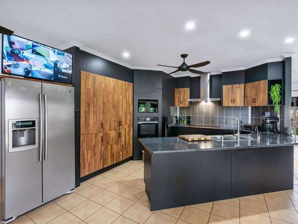 12 Village Terrace, Redlynch - Thumbnail 2