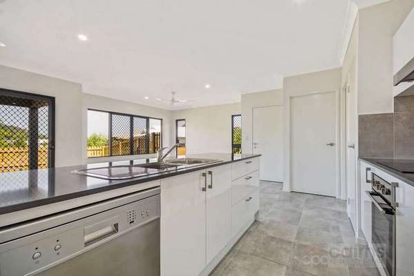 1 & 2/8 Midship Street, Trinity Beach - Thumbnail 4