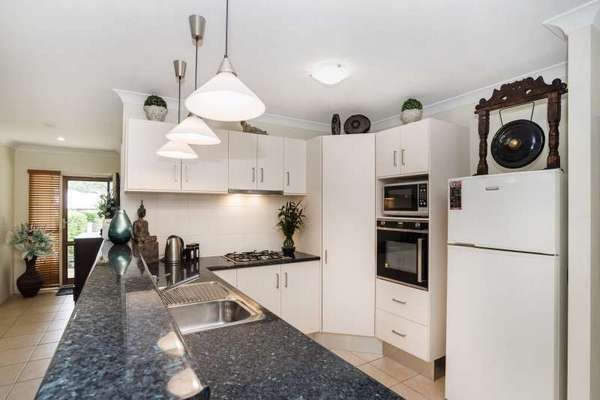 20 Kippin close, Redlynch - Thumbnail 2