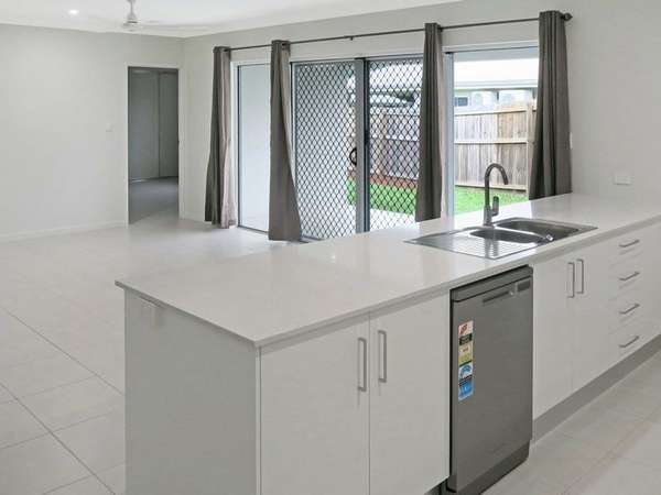 39 Noipo Crescent, Redlynch - Thumbnail 3