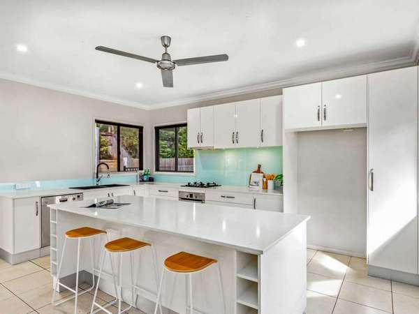 15 Davidson Close, Redlynch - Thumbnail 2