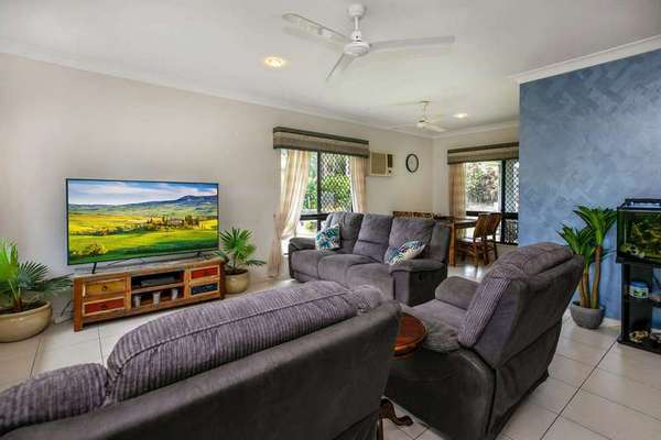 14 Davidson Close, Redlynch - Thumbnail 2