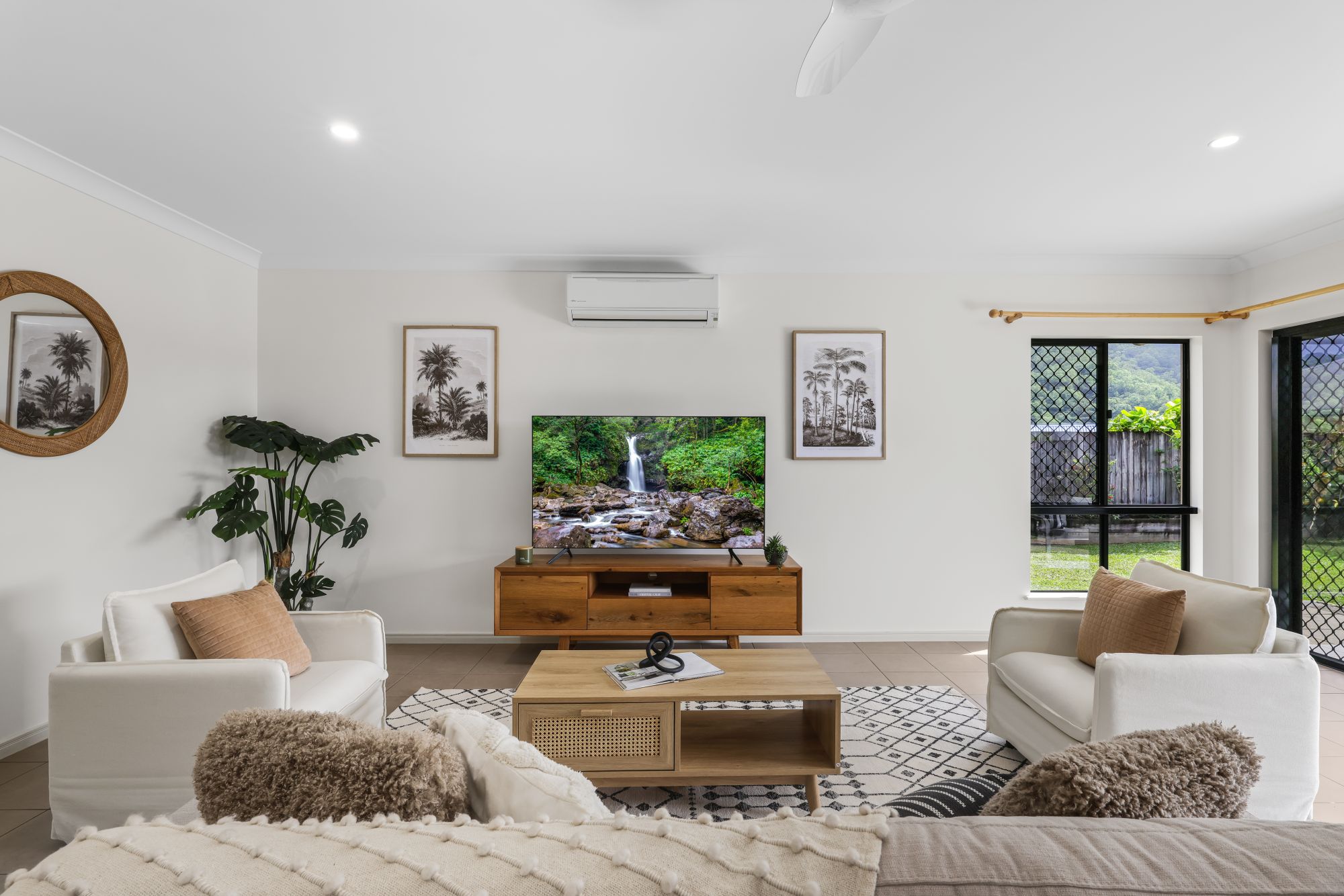 12-14 Willoughby Close, Redlynch - Thumbnail 2