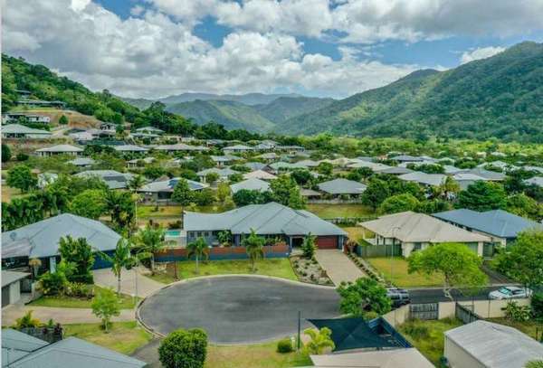 30-32 Kippin Close, Redlynch - Thumbnail 2