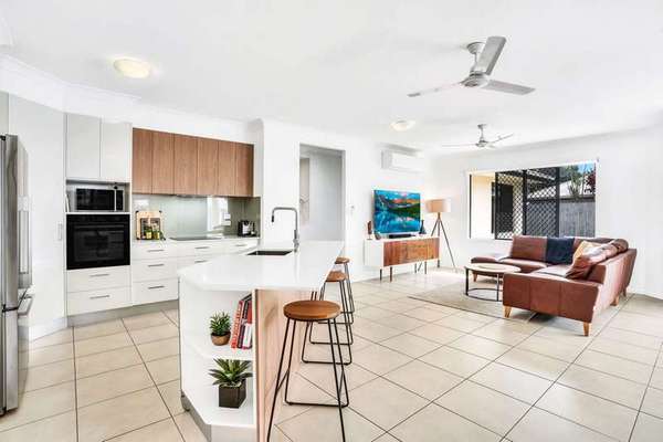 5 Daykin Close, Redlynch - Thumbnail 2