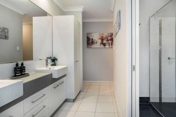 7 McBride Street, Redlynch - Thumbnail 7