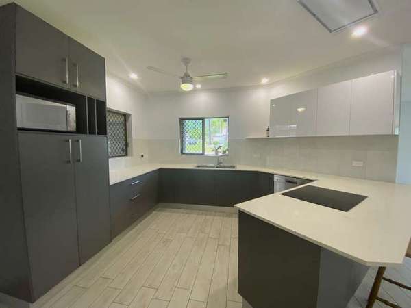 32 Satinash Close, Redlynch - Thumbnail 2