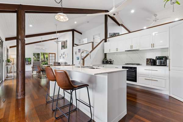 14-16 Esterina Close, Redlynch - Thumbnail 3