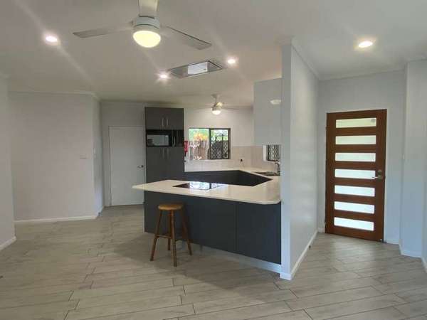 32 Satinash Close, Redlynch - Thumbnail 3