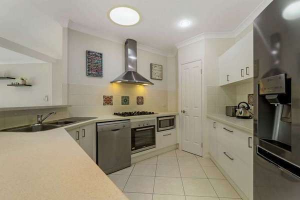 6 Ellestree Close, Redlynch - Thumbnail 3