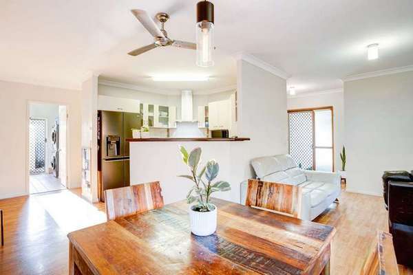 15 Village Terrace, Redlynch - Thumbnail 3