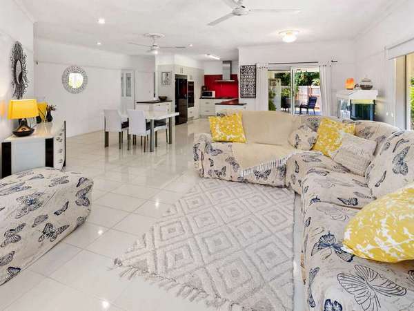 29 Satinash Close, Redlynch - Thumbnail 2