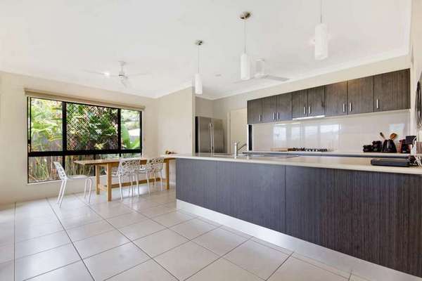31 Willoughby Close, Redlynch - Thumbnail 2