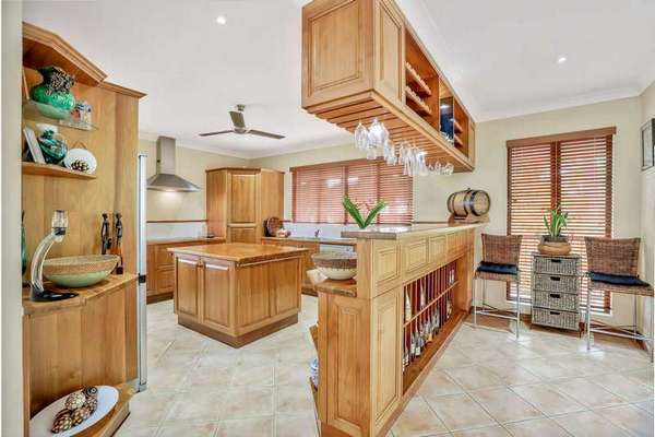 10 Rhapis Court, Whitfield - Thumbnail 2