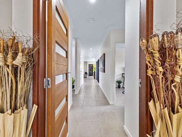 1 Midship Street, Trinity Beach - Thumbnail 3