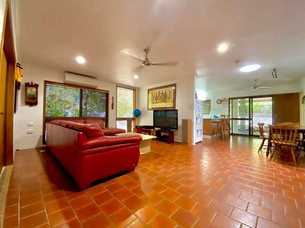 2 Cantal close, Smithfield - Thumbnail 5