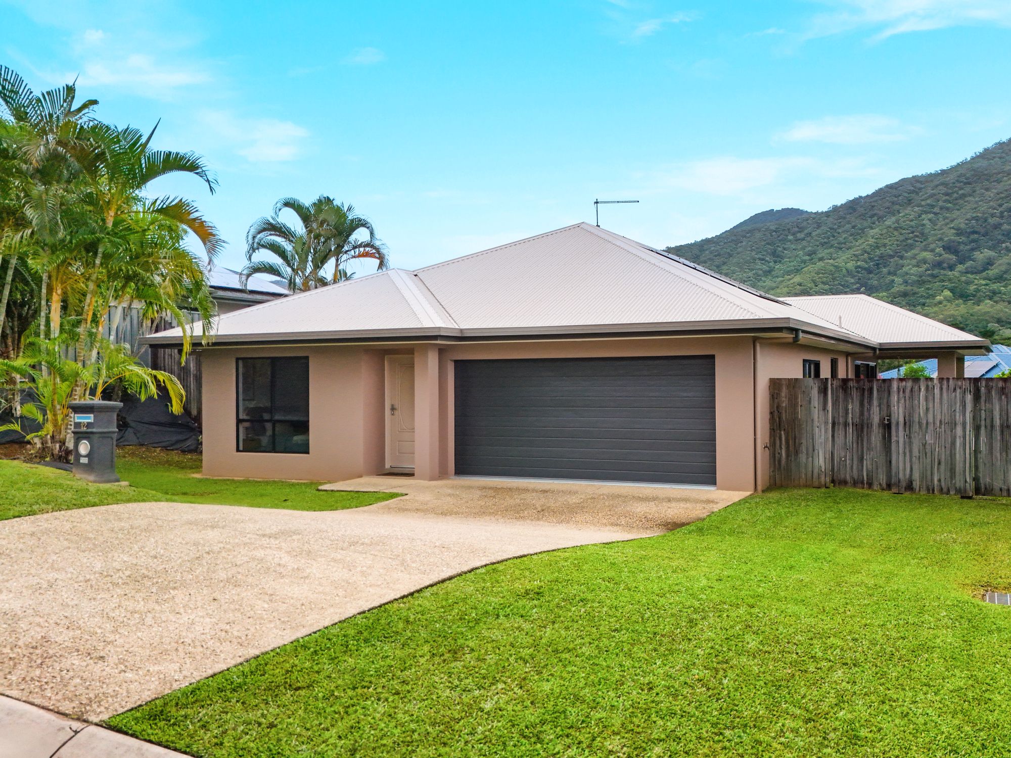 12-14 Willoughby Close, Redlynch - Image 1