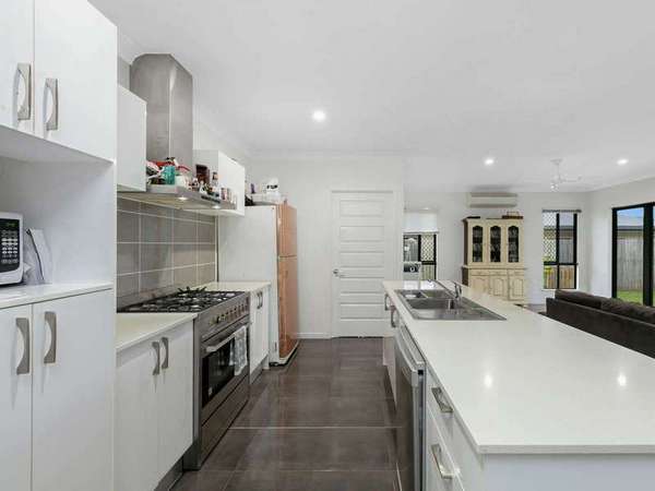 12 Tyenna Close, Bentley Park - Thumbnail 4