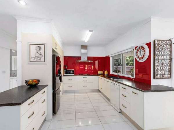 29 Satinash Close, Redlynch - Thumbnail 4