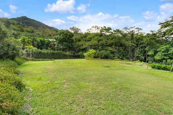 10-12 Esterina Close, Redlynch - Thumbnail 2